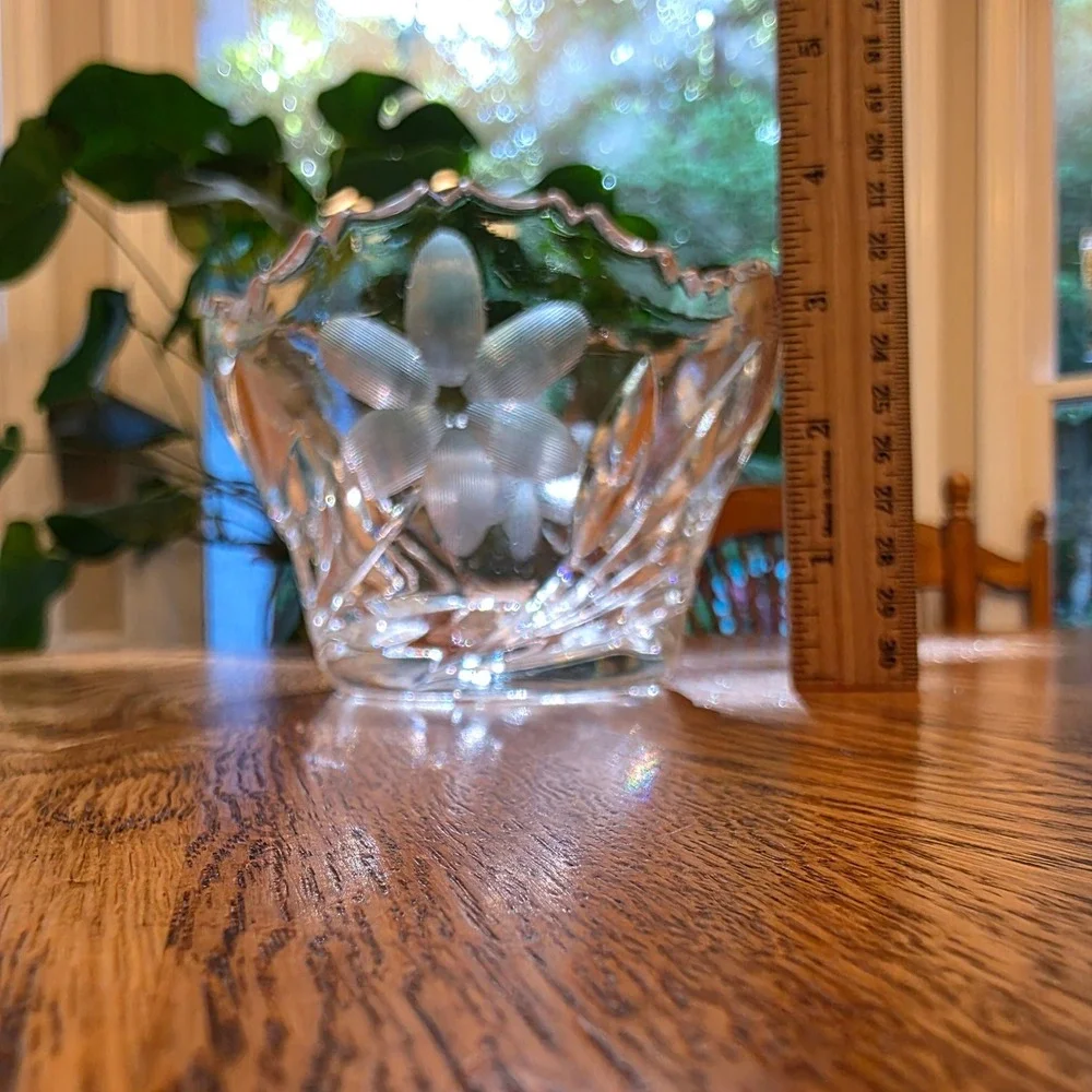 Crystal Glass Bowl Etched Floral Frosted Scalloped Rim Starburst Base 4.5